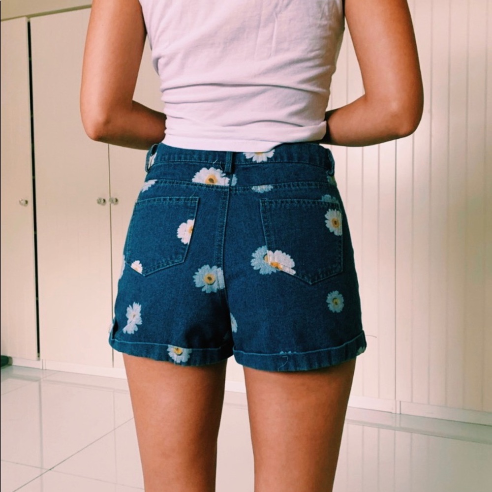 Denim daisy shorts